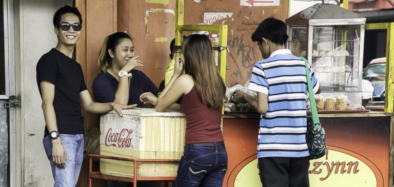 Clientes y vendedores contentos